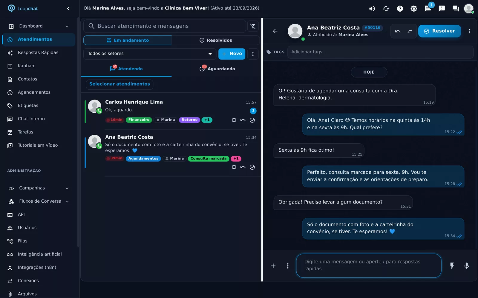 Lista de atendimentos da Loopchat mostrando conversas em andamento com atendente responsável e setor